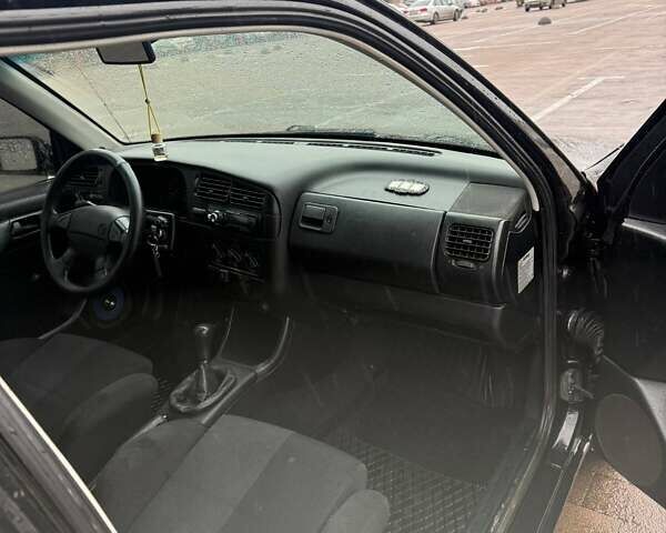 Черный Фольксваген Гольф, объемом двигателя 2 л и пробегом 400 тыс. км за 2500 $, фото 8 на Automoto.ua