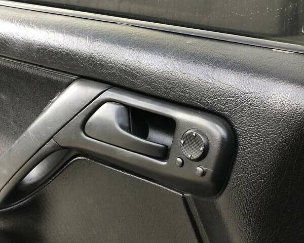 Черный Фольксваген Гольф, объемом двигателя 1.8 л и пробегом 260 тыс. км за 2450 $, фото 4 на Automoto.ua