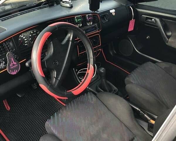 Черный Фольксваген Гольф, объемом двигателя 1.8 л и пробегом 260 тыс. км за 2450 $, фото 3 на Automoto.ua