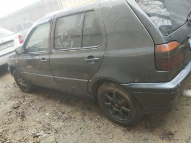 Черный Фольксваген Гольф, объемом двигателя 1.6 л и пробегом 280 тыс. км за 2000 $, фото 2 на Automoto.ua