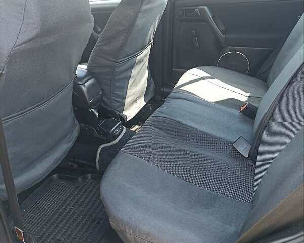 Черный Фольксваген Гольф, объемом двигателя 1.6 л и пробегом 222 тыс. км за 2900 $, фото 6 на Automoto.ua