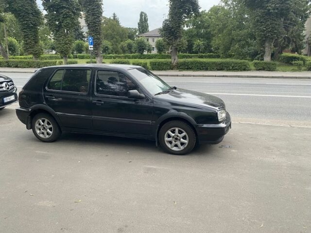 Черный Фольксваген Гольф, объемом двигателя 1.8 л и пробегом 290 тыс. км за 2500 $, фото 5 на Automoto.ua