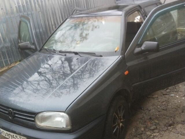 Черный Фольксваген Гольф, объемом двигателя 1.6 л и пробегом 280 тыс. км за 2000 $, фото 1 на Automoto.ua