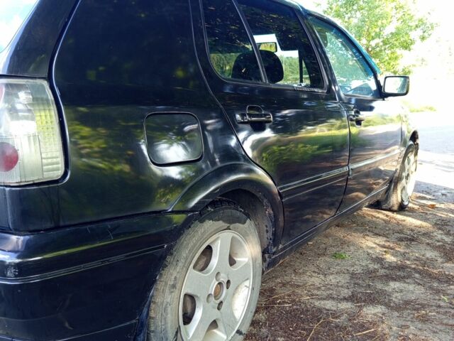 Черный Фольксваген Гольф, объемом двигателя 1.6 л и пробегом 214 тыс. км за 1700 $, фото 4 на Automoto.ua