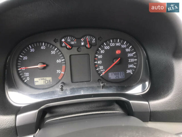 Чорний Фольксваген Гольф, об'ємом двигуна 1.6 л та пробігом 179 тис. км за 4700 $, фото 10 на Automoto.ua