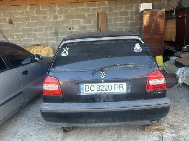 Черный Фольксваген Гольф, объемом двигателя 1.6 л и пробегом 82 тыс. км за 950 $, фото 3 на Automoto.ua