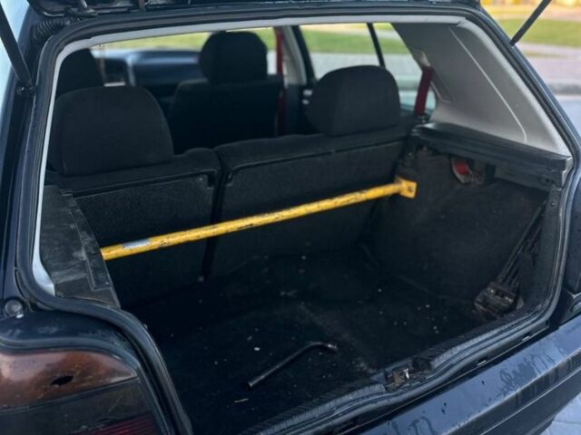 Черный Фольксваген Гольф, объемом двигателя 1.8 л и пробегом 281 тыс. км за 1900 $, фото 17 на Automoto.ua