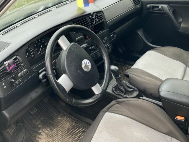 Черный Фольксваген Гольф, объемом двигателя 1.6 л и пробегом 82 тыс. км за 950 $, фото 2 на Automoto.ua