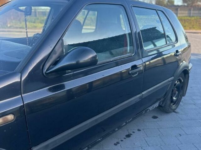 Черный Фольксваген Гольф, объемом двигателя 1.8 л и пробегом 281 тыс. км за 1900 $, фото 15 на Automoto.ua