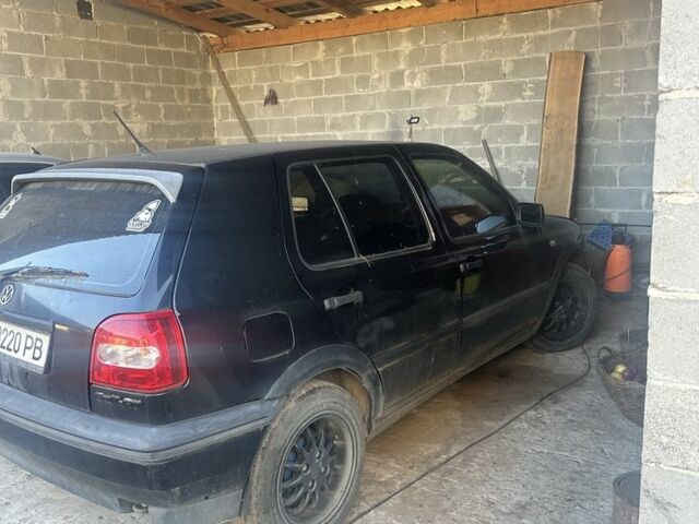 Черный Фольксваген Гольф, объемом двигателя 1.6 л и пробегом 82 тыс. км за 950 $, фото 5 на Automoto.ua