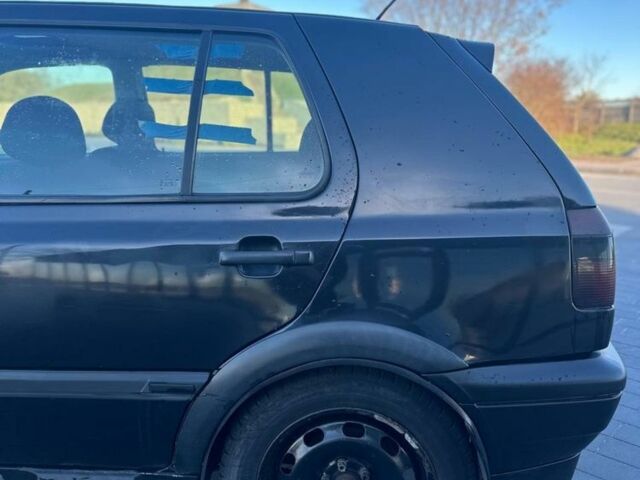 Черный Фольксваген Гольф, объемом двигателя 1.8 л и пробегом 281 тыс. км за 1900 $, фото 19 на Automoto.ua