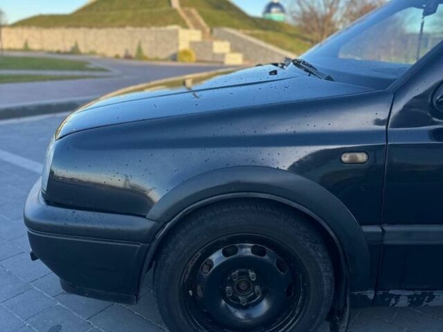 Черный Фольксваген Гольф, объемом двигателя 1.8 л и пробегом 281 тыс. км за 1900 $, фото 13 на Automoto.ua