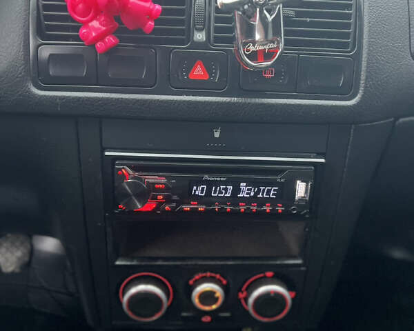 Чорний Фольксваген Гольф, об'ємом двигуна 1.6 л та пробігом 287 тис. км за 2999 $, фото 8 на Automoto.ua