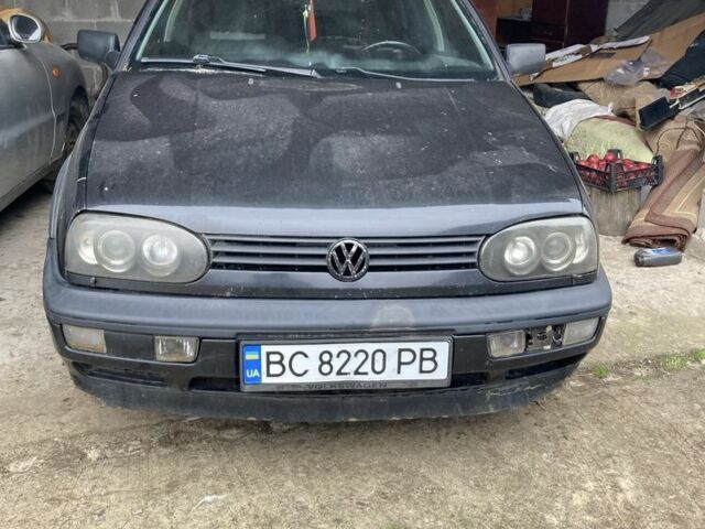 Черный Фольксваген Гольф, объемом двигателя 1.6 л и пробегом 82 тыс. км за 950 $, фото 1 на Automoto.ua