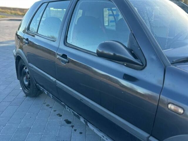 Черный Фольксваген Гольф, объемом двигателя 1.8 л и пробегом 281 тыс. км за 1900 $, фото 11 на Automoto.ua