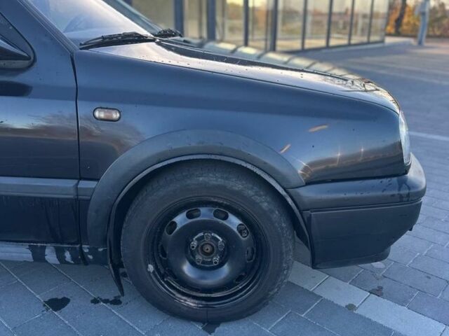 Черный Фольксваген Гольф, объемом двигателя 1.8 л и пробегом 281 тыс. км за 1900 $, фото 14 на Automoto.ua