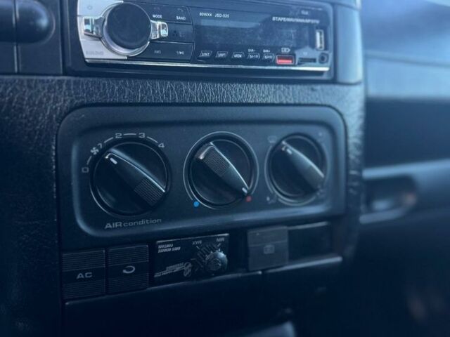 Черный Фольксваген Гольф, объемом двигателя 1.8 л и пробегом 281 тыс. км за 1900 $, фото 6 на Automoto.ua