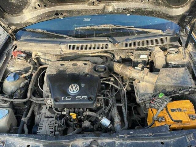 Черный Фольксваген Гольф, объемом двигателя 1.6 л и пробегом 200 тыс. км за 600 $, фото 4 на Automoto.ua