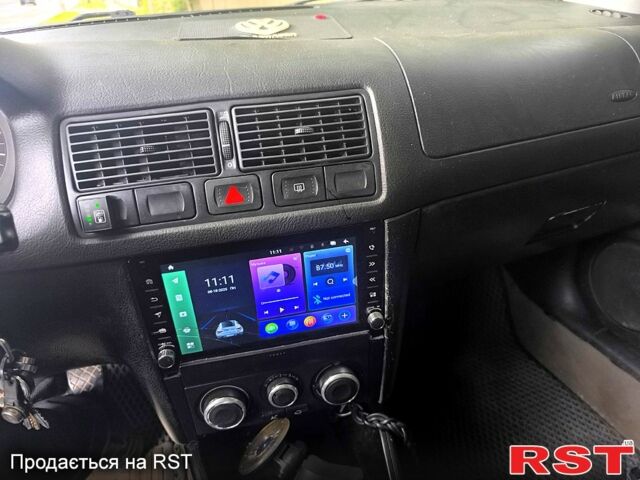 Черный Фольксваген Гольф, объемом двигателя 1.4 л и пробегом 224 тыс. км за 3700 $, фото 8 на Automoto.ua