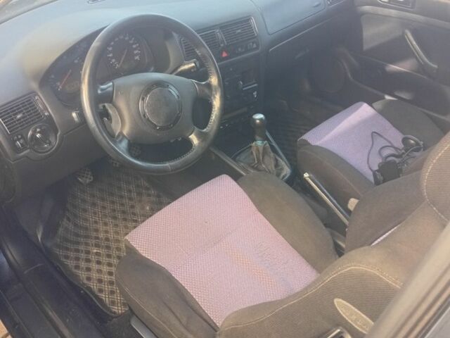 Черный Фольксваген Гольф, объемом двигателя 1.9 л и пробегом 250 тыс. км за 3000 $, фото 1 на Automoto.ua