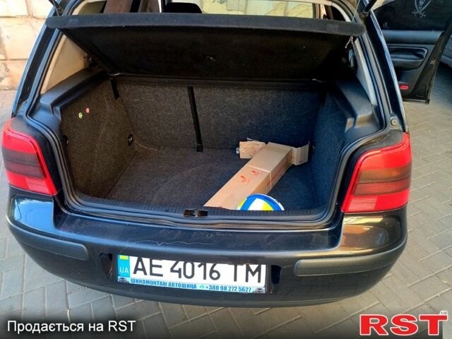 Черный Фольксваген Гольф, объемом двигателя 1.4 л и пробегом 330 тыс. км за 4000 $, фото 6 на Automoto.ua