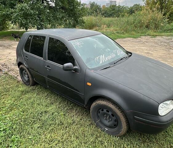 Черный Фольксваген Гольф, объемом двигателя 1.4 л и пробегом 282 тыс. км за 1400 $, фото 5 на Automoto.ua