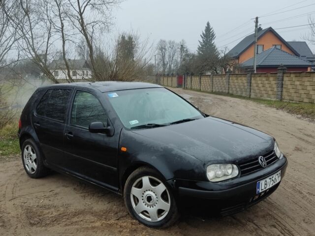 Черный Фольксваген Гольф, объемом двигателя 0 л и пробегом 400 тыс. км за 1150 $, фото 1 на Automoto.ua