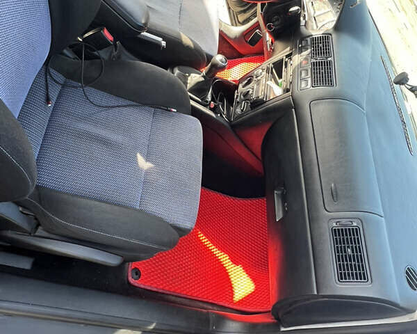 Фольксваген Гольф 1998 в Хмельницком на Automoto.ua Черный Фольксваген Гольф, объемом двигателя 1.6 л и пробегом 300 тыс. км за 3000 $, фото 4 на Automoto.ua