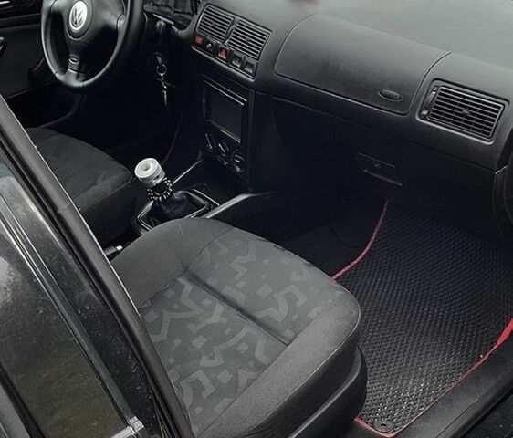 Черный Фольксваген Гольф, объемом двигателя 1.4 л и пробегом 3 тыс. км за 3200 $, фото 6 на Automoto.ua