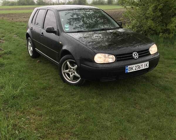 Черный Фольксваген Гольф, объемом двигателя 1.39 л и пробегом 230 тыс. км за 3000 $, фото 16 на Automoto.ua