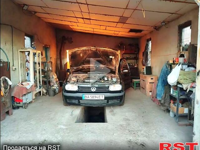 Чорний Фольксваген Гольф, об'ємом двигуна 1.4 л та пробігом 317 тис. км за 2870 $, фото 2 на Automoto.ua