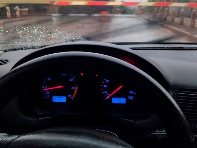 Черный Фольксваген Гольф, объемом двигателя 1.4 л и пробегом 330 тыс. км за 4000 $, фото 1 на Automoto.ua