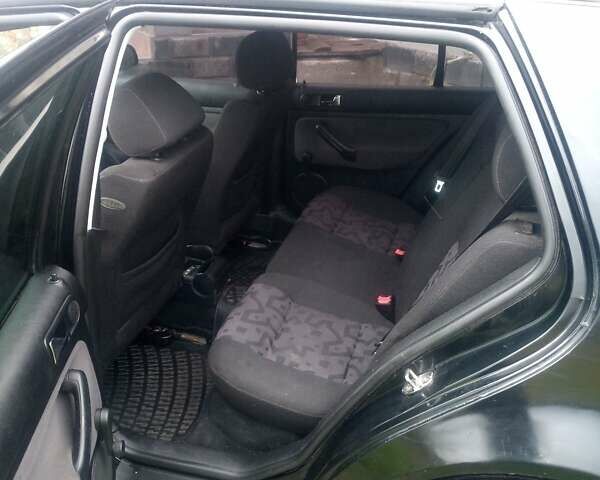 Черный Фольксваген Гольф, объемом двигателя 1.39 л и пробегом 230 тыс. км за 3000 $, фото 5 на Automoto.ua