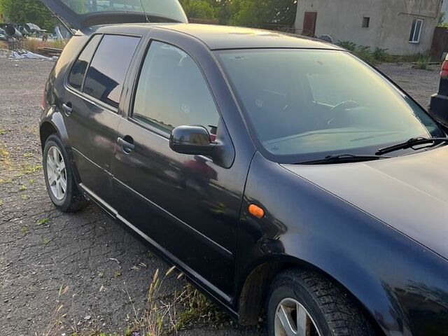 Черный Фольксваген Гольф, объемом двигателя 1.4 л и пробегом 400 тыс. км за 2800 $, фото 1 на Automoto.ua