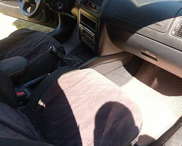 Фольксваген Гольф 1998 в Черновцах на Automoto.ua Черный Фольксваген Гольф, объемом двигателя 1.6 л и пробегом 291 тыс. км за 3150 $, фото 4 на Automoto.ua