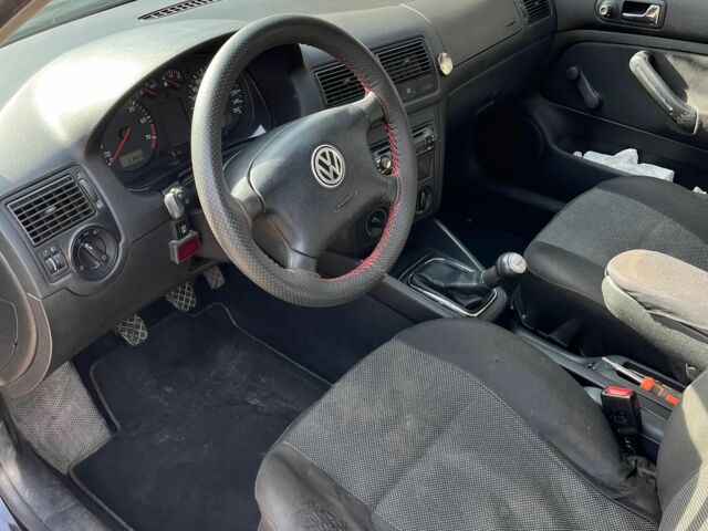 Черный Фольксваген Гольф, объемом двигателя 1.6 л и пробегом 220 тыс. км за 3700 $, фото 3 на Automoto.ua