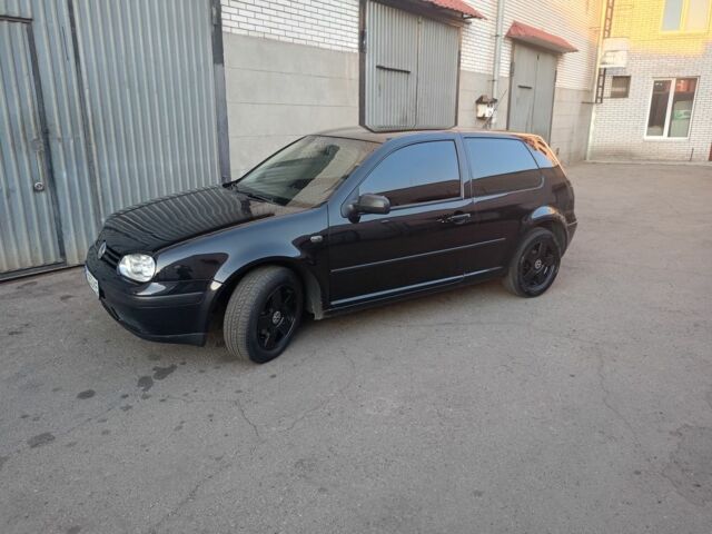 Черный Фольксваген Гольф, объемом двигателя 1.4 л и пробегом 240 тыс. км за 3700 $, фото 1 на Automoto.ua