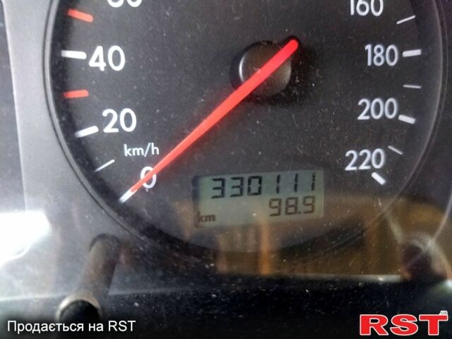 Черный Фольксваген Гольф, объемом двигателя 1.4 л и пробегом 330 тыс. км за 4000 $, фото 8 на Automoto.ua