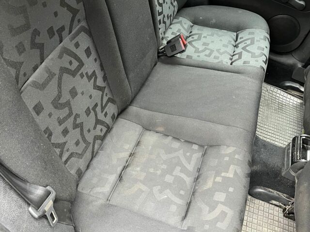 Черный Фольксваген Гольф, объемом двигателя 1.6 л и пробегом 220 тыс. км за 3700 $, фото 7 на Automoto.ua