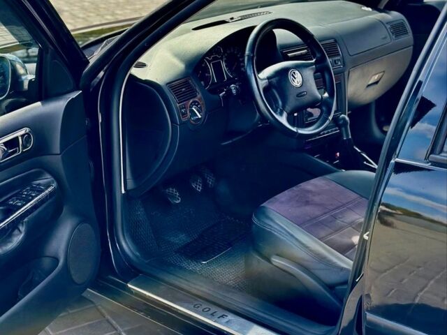 Черный Фольксваген Гольф, объемом двигателя 1.9 л и пробегом 1 тыс. км за 4000 $, фото 6 на Automoto.ua