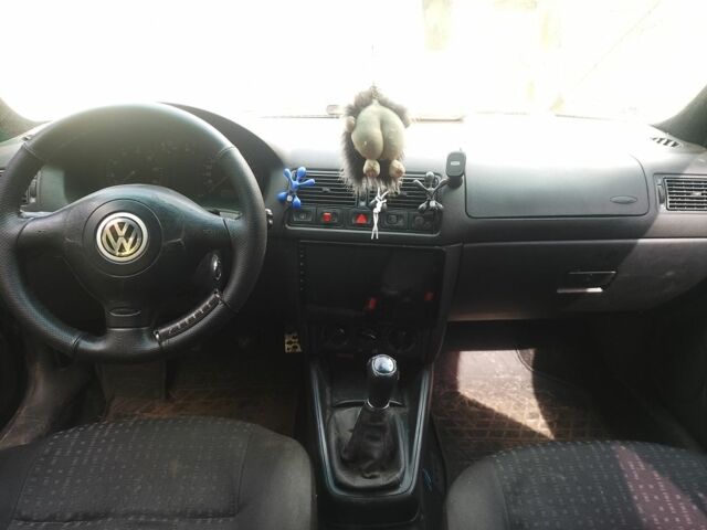 Черный Фольксваген Гольф, объемом двигателя 1.8 л и пробегом 320 тыс. км за 3200 $, фото 3 на Automoto.ua