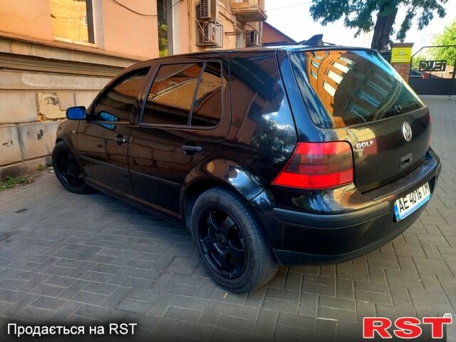 Черный Фольксваген Гольф, объемом двигателя 1.4 л и пробегом 330 тыс. км за 4000 $, фото 3 на Automoto.ua