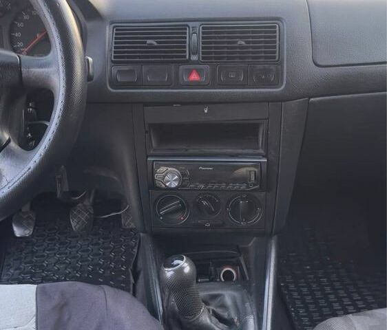 Черный Фольксваген Гольф, объемом двигателя 1.9 л и пробегом 270 тыс. км за 1950 $, фото 20 на Automoto.ua