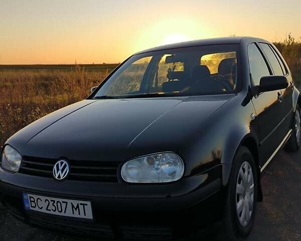 Черный Фольксваген Гольф, объемом двигателя 1.4 л и пробегом 220 тыс. км за 2800 $, фото 1 на Automoto.ua