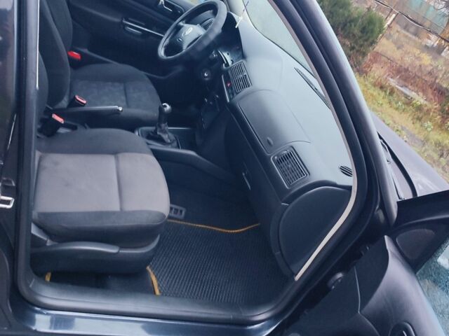 Чорний Фольксваген Гольф, об'ємом двигуна 1.4 л та пробігом 236 тис. км за 3900 $, фото 16 на Automoto.ua