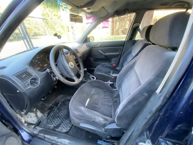 Черный Фольксваген Гольф, объемом двигателя 1.6 л и пробегом 300 тыс. км за 1299 $, фото 4 на Automoto.ua