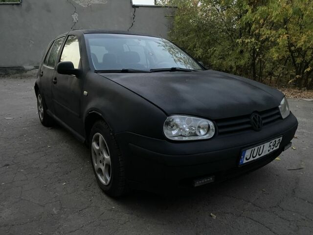Черный Фольксваген Гольф, объемом двигателя 1.6 л и пробегом 300 тыс. км за 1299 $, фото 3 на Automoto.ua