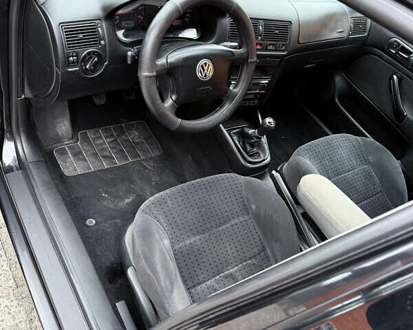 Черный Фольксваген Гольф, объемом двигателя 1.6 л и пробегом 286 тыс. км за 4000 $, фото 9 на Automoto.ua