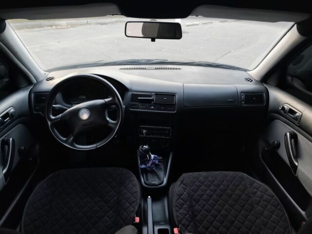 Чорний Фольксваген Гольф, об'ємом двигуна 1.6 л та пробігом 285 тис. км за 3750 $, фото 6 на Automoto.ua