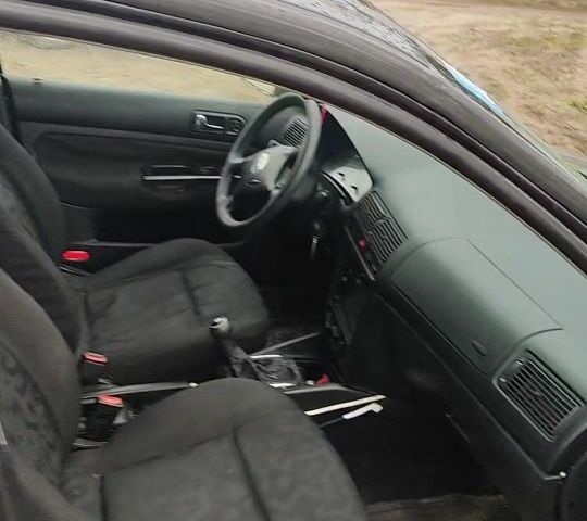 Черный Фольксваген Гольф, объемом двигателя 0 л и пробегом 340 тыс. км за 1150 $, фото 3 на Automoto.ua